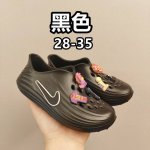 新款耐克 ，大人 可以发光带灯，夜晚走路会闪光 卡骆驰儿童洞洞鞋26-35码 不要配件可减10元 儿童鞋陆续更新配色。。。。。 鞋子材质采用环保发泡一体成型，轻