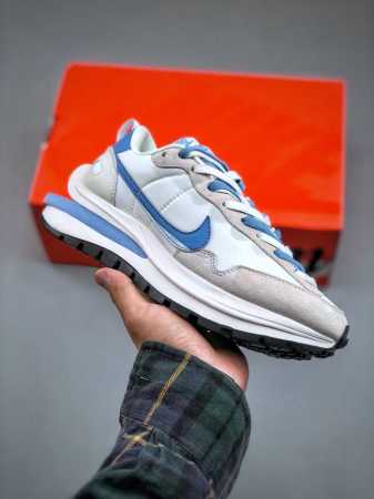 Sacai X Nike Vaporwaffle 3.0 Beige Grey Red 系列改良马拉松变形解构前卫设计五层底休闲运动慢跑鞋“厚布灰白蓝重叠双钩子 - 点击图像关闭