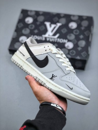 K 海外爆款限量发售！高端定制Nike Sb Dunk Low 路易威登联名------Lv白灰黑配色 高端定制 低帮休闲板鞋 定制鞋盒 大厂纯原品质出货 超高