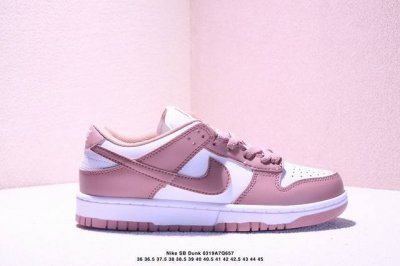 90 耐克Nike Sb Dunk Low 扣篮系列复古低帮休闲运动滑板板鞋。采用脚感柔软舒适Zoomair气垫，有效吸收滑板等极限运动在落地时带来的冲击力，为