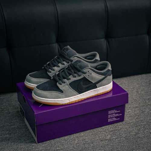 核心私 Nike Dunk 全套原楦原模倾力打造完美版型 独家原厂航空铝磨具打磨大底 鞋头坡度极致还原 无解鞋型 原盒原配 圈内天花板工艺 原厂冲刀 超高清洁度
