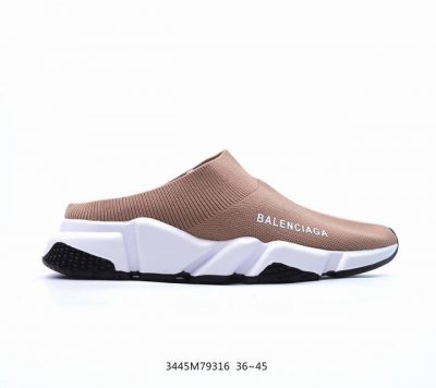 巴黎世家balenciaga 巴黎袜子鞋 飞织毛线包头运动凉拖鞋。太多的词汇来形容这款鞋子了 轻便 舒适穿着方便让它备受青睐 更是各大明星们的最爱 如果说之前的