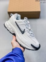 耐克 Nike Zoom Vomero Roam 马拉松复古跑五代休闲运动慢跑鞋 采用环保纤维革饰片组合网眼布鞋面材质 升级正确后跟Tpu加固 耐弯折热塑框架支