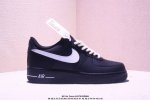 公司级Nk Air Force 1′07 Low 空军一号低帮百搭休闲运动板鞋 Df0188-042 柔软、弹性十足的缓震性能和出色的中底设计 横跨复古与现代的