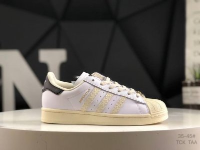 真标带半码Adidas Originals Superstar 贝壳头板鞋 货号：Id4675 采用软质纤维牛剖革鞋面材质 改良全包围鞋垫 正确鞋底模具及扇贝头
