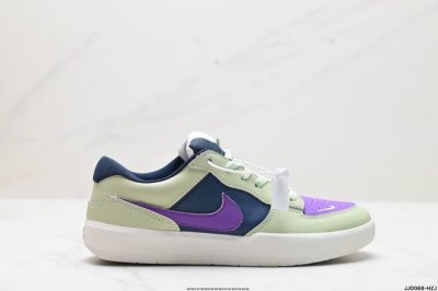 公司级耐克nike Sb Force 58低帮休闲板鞋 是一款将前沿创新带入街头的单品，它具有硫化杯底，具有出色的耐用性和灵活性。使用帆布和绒面革，在饰面上放置