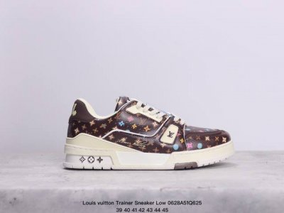 路易威登 Louis Vuitton Lv路易威登板鞋 时尚运动鞋 潮厚底增高鞋 。舒适防滑底和百搭性霸屏整个时尚娱乐圈，细节调整完美主义！鞋面采用柔软皮革鞋面