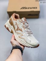 Mizuno Adventure Twe 舒适潮流Y2K复古跑鞋 织物减震防滑耐磨回弹 低帮跑步鞋 多层拼接鞋面，稳定包裹，脚感更贴合。鞋头采用沥青印刷工艺，保