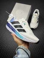 公司级adidas Adistar 马拉松 轻盈跑鞋 阿迪达斯 Adidas 针对广大跑者对于长距离慢跑的需求推出了新款adistar跑鞋，它通过一系列的革新科