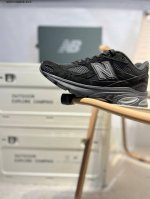 new Balance 2010系列复古老爹风休闲鞋 #采用轻质牛剖革拼接透气网眼衬垫织物鞋面材质 T-Beam大底提供足步弓支撑，保持步态稳定 后跟搭载外露缓