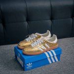 核心私 Adidas Samba Og 桑巴舞街头系列德训运动板鞋 采用固色翻毛皮组合牛剖革鞋面材质 外置正确3层组合围条加厚烟胶橡胶大底 货号：Ki5719