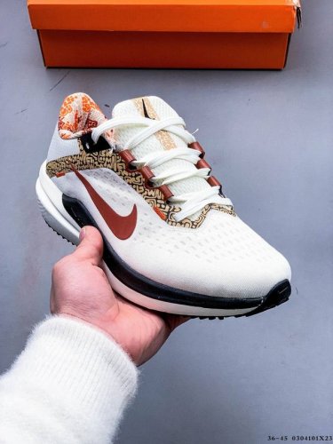 160 耐克Nike Zoom Winflo 10 登月W10轻质透气休闲运动跑步鞋。升级中底为Cushlon St，材质上更显得轻盈透气，耐磨性提高同时也使运