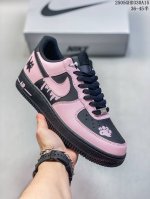 公司带半码 耐克Nike Air Force 1 07 空军一号低帮百搭休闲运动板鞋 柔软 弹性十足的缓震性能和出色的中底设计 横跨复古与现代的外结合 造就出风