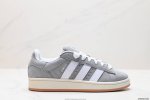 公司级阿迪达斯 Adidas Adimatic 马蒂奇系列低帮复古鲨鱼面包鞋运动休闲滑板板鞋 货号：Hq8708 整个鞋面由牛皮革制成，搭配品牌标志性大尺寸三条
