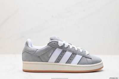 公司级阿迪达斯 Adidas Adimatic 马蒂奇系列低帮复古鲨鱼面包鞋运动休闲滑板板鞋 货号：Hq8708 整个鞋面由牛皮革制成，搭配品牌标志性大尺寸三条