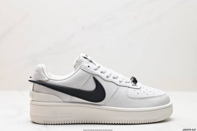 公司级ambush X Nk Air Force 1‘07 Low ”Phantom“ 联名款 空军一号低帮休闲板鞋 #鞋款鞋身以及内衬均采用了纯色皮革打造，标