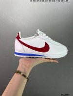 原楦开发版型#斜纹过胶工艺 耐克Nike Classic Cortez 经典阿甘休闲跑步鞋。纯粹而执着的精神，使得Cortez种在了一代人的心里，无论是否喜欢它