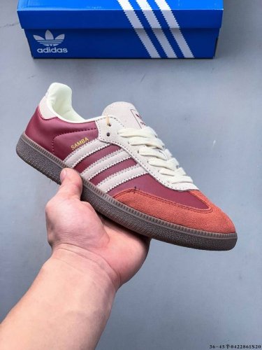 集图 二层真标！Adidas Samba Og 经典鞋款 Adidas 近70年的经典Samba Og 修长的鞋楦,略微尖尖的鞋头,翻毛皮的鞋头拼接,这些我们都
