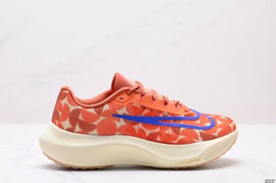 公司级Nk Zoom Fly 5超轻休闲缓震碳板跑步鞋 外围搭載轻量级Sr02泡棉载体.鞋面采用轻盈网眼设计.鞋垫与原厂一致采用Zoomx粘接而成. 货号:Fd