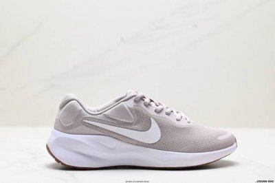 230 公司级Nike Revolution 7 透气 低帮 跑步鞋 兼顾迅疾外观和稳固脚感后跟覆面和中足动态支撑巧妙融合 缔造稳定顺畅的迈步体验 货号:Fb2