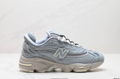 公司级新百伦new Balance 1000 系列低帮复古老爹风休闲运动跑步鞋 New Balance 在不同配色上其鞋面材质呈现不同感觉，无论是运动风抑或是高
