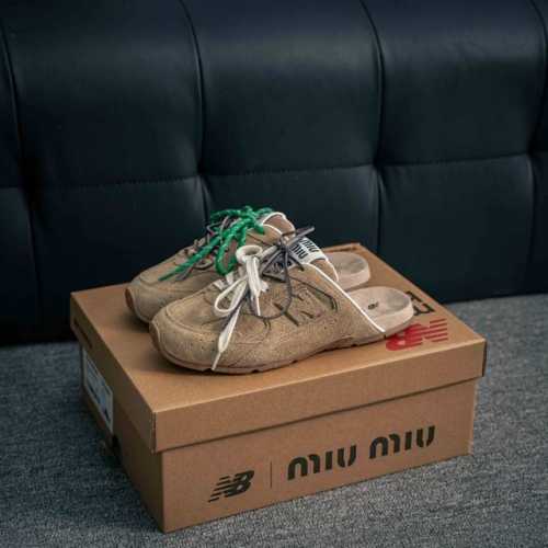 核心私 G027代购级别Miumiu&Nb联名款新色上新 美拉德配色半拖德训鞋运动鞋Miumiu&Nb530最新款新色上新！经典的网面拼接皮面设计，上脚舒适轻便