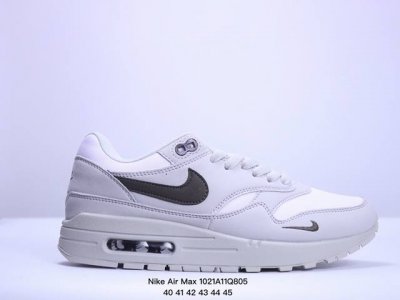 真标Nike Air Max 1 Air Max 气垫 全新配色 鞋身材质均选择皮革、织物、麂皮多种材质覆盖，保证质感的前提下，层次感也相当不错。细节方面，除了