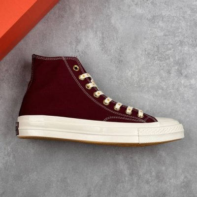 本地 核心私 converse Chuck 1970S 匡威官方新款 高帮星星硫化帆布鞋 经典70S鞋身搭配金色星星元素鞋带 后跟星星印花点缀与之相呼应 鞋带孔