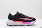 公司级Nk Zoom Fly 5超轻休闲缓震碳板跑步鞋 外围搭載轻量级Sr02泡棉载体.鞋面采用轻盈网眼设计.鞋垫与原厂一致采用Zoomx粘接而成. 货号:Fd