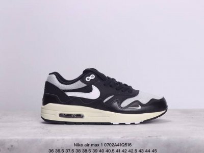 Nike Air Max1由 Tinker Hatfield和 Mark Parker在1987年设计,灵感来自于巴黎蓬皮杜中心。Tinker Hatfield