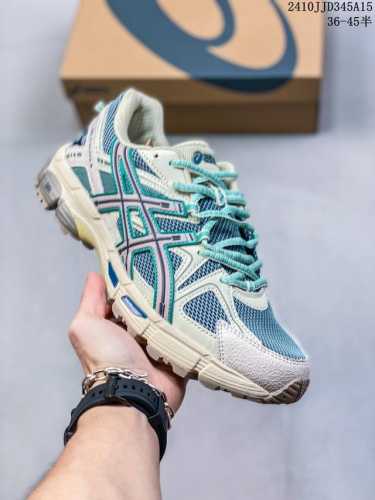 Nike Air Max 男女子运动鞋 集众多优点于一身。足底搭载革新型 Air 缓震配置。泡绵中底带来柔软轻盈脚感，塑就理想的舒适体验。该鞋款采用时尚风格，结