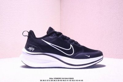 真标Nike Vomero 耐克 舒适减震防滑 低帮跑步鞋 全掌Reactx泡绵中底 前掌和后跟还配备了Air Zoom气垫单元 据说跑起来更快更舒适哦 这次最