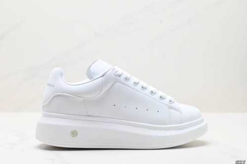 真标意大利高奢品牌Alexander Mcqueen亚历山大 麦昆 Sole Leather Sneakers低帮时装厚底休闲运动小白鞋 货号:553770 W