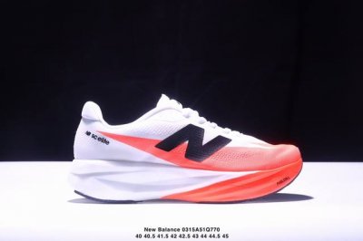200 公司级新百伦New Balance W880系列复古老爹风休闲运动慢跑鞋 880系列是New Balance的次顶级缓震跑鞋，脚感软弹舒适，缓震性和稳定