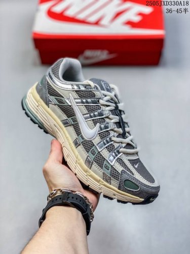 公司级耐克Nike p-6000 女子跑鞋内外侧都用了红色的钩子 采用透气材料 搭配匠心覆面 再现千禧年代的跑鞋风格 塑就大气外观 鞋款秉承 Nike pega