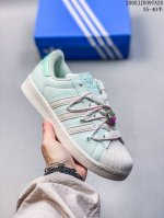 阿迪达斯 Adidas Superstar 三叶草经典贝壳头系列 新款休闲板鞋潮流男女士运动鞋 鞋面柔软皮革材质 标志性的贝壳鞋头 锯齿三条纹 简约的线条 就连