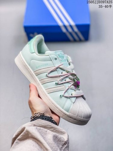 阿迪达斯 Adidas Superstar 三叶草经典贝壳头系列 新款休闲板鞋潮流男女士运动鞋 鞋面柔软皮革材质 标志性的贝壳鞋头 锯齿三条纹 简约的线条 就连