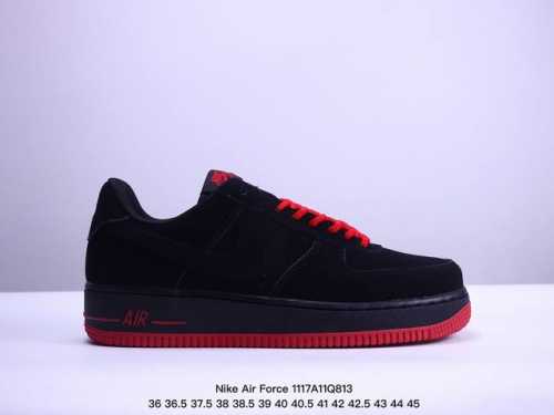 真标耐克nike Air Force 7空军一号低帮百搭休闲运动板鞋。柔软、弹性十足的缓震性能和出色的中底设计，横跨复古与现代的外型结合，造就出风靡全球三十多年