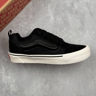 本地200 核心私 万斯 Vans Knu-Skool 面包鞋 坎普尔·茱利安系列低帮复古硫化休闲运动板鞋“肥胖版大Logo” 要说整个年最为热门的鞋型之一，「