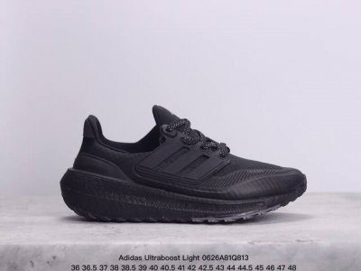 公司级阿迪达斯adidas Ultraboost Light 全掌爆米花休闲运动跑鞋。采用网材搭配反光皮革鞋面，配上stretchweb网格外底和boost中底