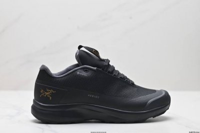 公司级Arcteryx始祖鸟 Aerios Fl Gtx 覆盖防水 低帮户外登山徒步鞋 特有的独立衬垫 穿着更合脚 带有Gore-Tex防水内衬 提供透气性和防