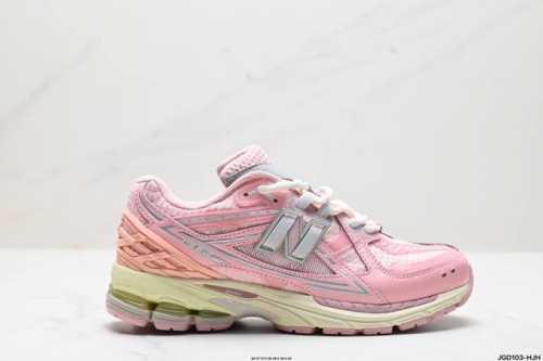公司级new Balance M1906系列 复古单品宝藏老爹鞋款 公司级 复古元素叠加 质感超级棒 楦版型材料细节做工精细 作为nb最经典的档案鞋型之一 与2