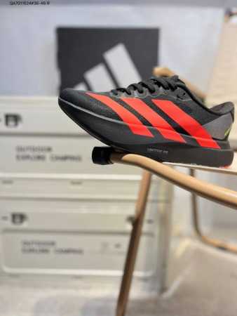 ad Adizero Evo Sl 阿迪超轻透气缓震跑鞋 以令人难以置信的138克重量 刷新了跑鞋轻量化的记录 阿迪在材料科学和工艺技术上的深厚积累 全新鞋款采 - 点击图像关闭