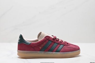 公司级Adidas Originals Gazelle Indoor 三叶草休闲防滑耐磨低帮板鞋 鞋头出色设计 塑就出众贴合感 稳固的后跟贴合足部曲线设计 软弹