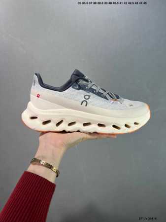 公司级新一代跑练结合多功能训练鞋Cloud X3，延续轻量脚感且灵活反馈的同时，提高贴合度和透气性;沿袭On的专业跑鞋科，升级贴合度，搭载星形系带系统，三层网眼 - 点击图像关闭