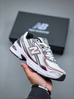 New Balance Mr740 Nb新百伦系列复古老爹风休闲运动慢跑鞋。采用轻质牛剖革拼接透气网眼衬垫织物鞋面材质 T-Beam大底提供足步弓支撑 保持步态