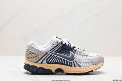 真标耐克nike Zoom Vomero 5 马拉松复古跑五代休闲运动慢跑鞋 采用环保纤维革饰片组合网眼布鞋面材质 升级正确后跟tpu加固 耐弯折热塑框架支撑鞋