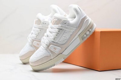 公司级Louis Vuitton Trainer Sneaker Low 路易威登 休闲运动文化百搭板鞋 舒适防滑底和百搭性霸屏整个时尚娱乐圈 细节调整完美主义
