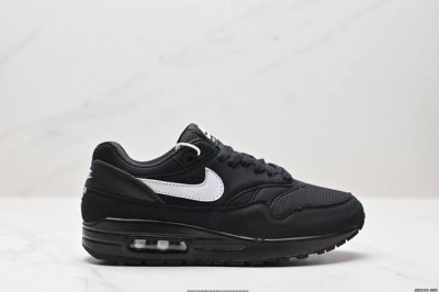 公司级Nike Air Max 1 耐克气垫 缓震 耐磨运动鞋 鞋身材质均选择皮革 织物 麂皮多种材质覆盖 保证质感的前提下 层次感也相当不错 带有开窗式 Ai