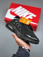 Nike Air Max Fire 后掌气垫 缓震运动跑鞋 Dn8的核心亮点在于其八腔气垫结构 根据不同部位设定的气压值专为行走设计提供卓越的舒适感 鞋面的设计